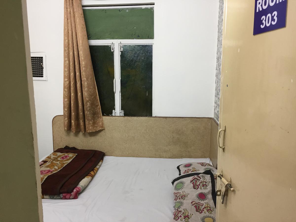 Karam Durga Guest House นิวเดลี ภายนอก รูปภาพ